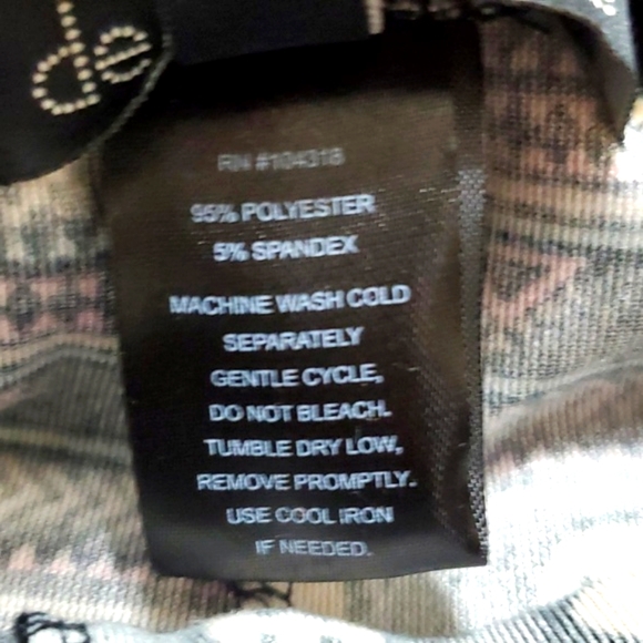 🎄 NWOT🎄: GINGERBREAD MAN VELOUR LEGGINGS - Picture 5 of 6